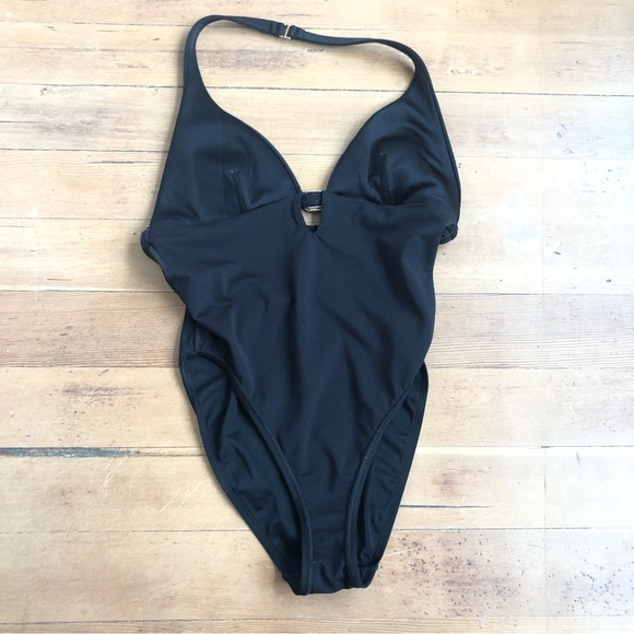 Elegant Black Women's Swimsuit - Picture 11 of 11